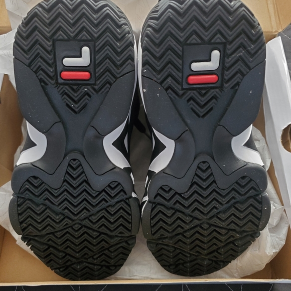 FILA MB Kids Size US6 Brand New in Box - Picture 4 of 7